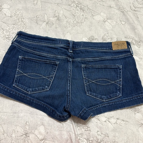 Abercrombie & Fitch Jean Shorts - Size 10 - Picture 5 of 5